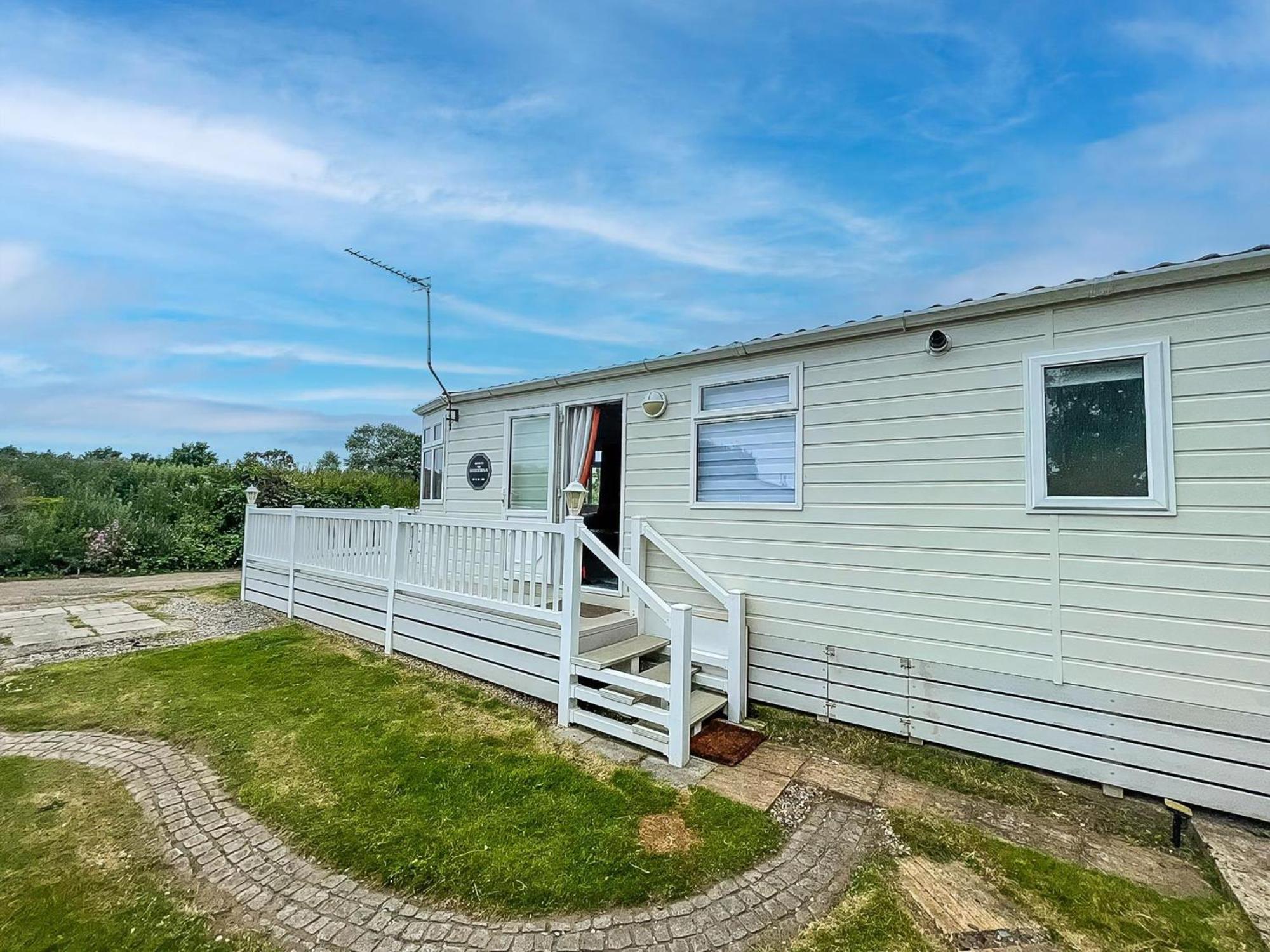Great Dog Friendly Caravan To Hire With Field Views In Norfolk Ref 10132B Belton with Browston Exterior photo