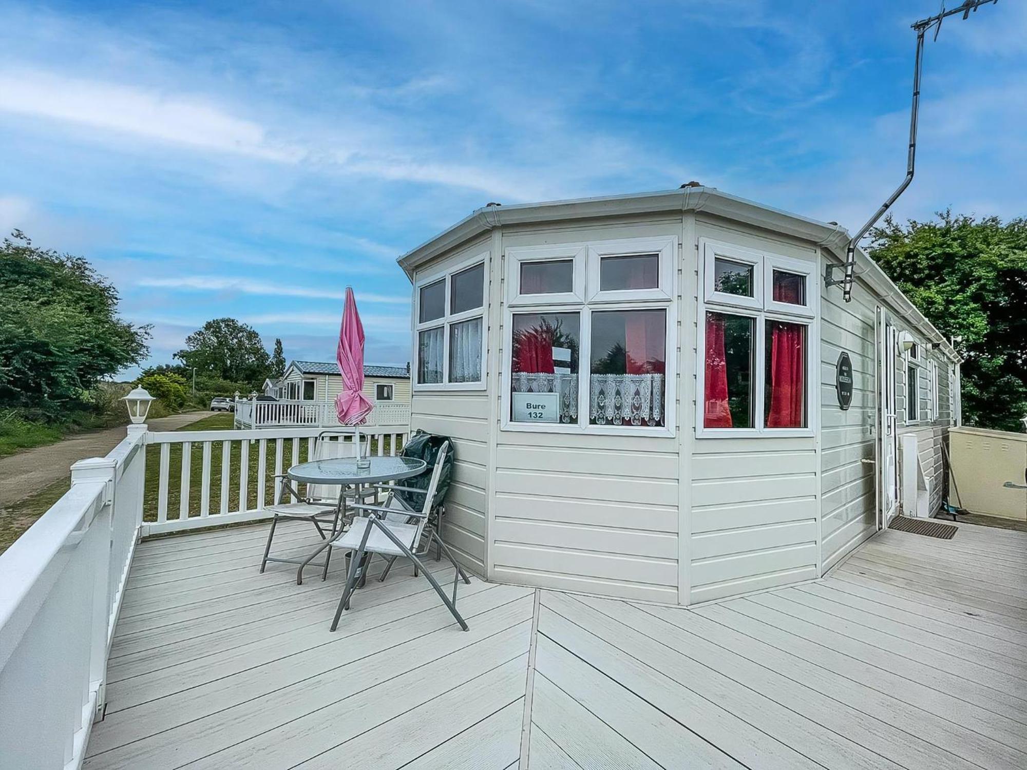 Great Dog Friendly Caravan To Hire With Field Views In Norfolk Ref 10132B Belton with Browston Exterior photo