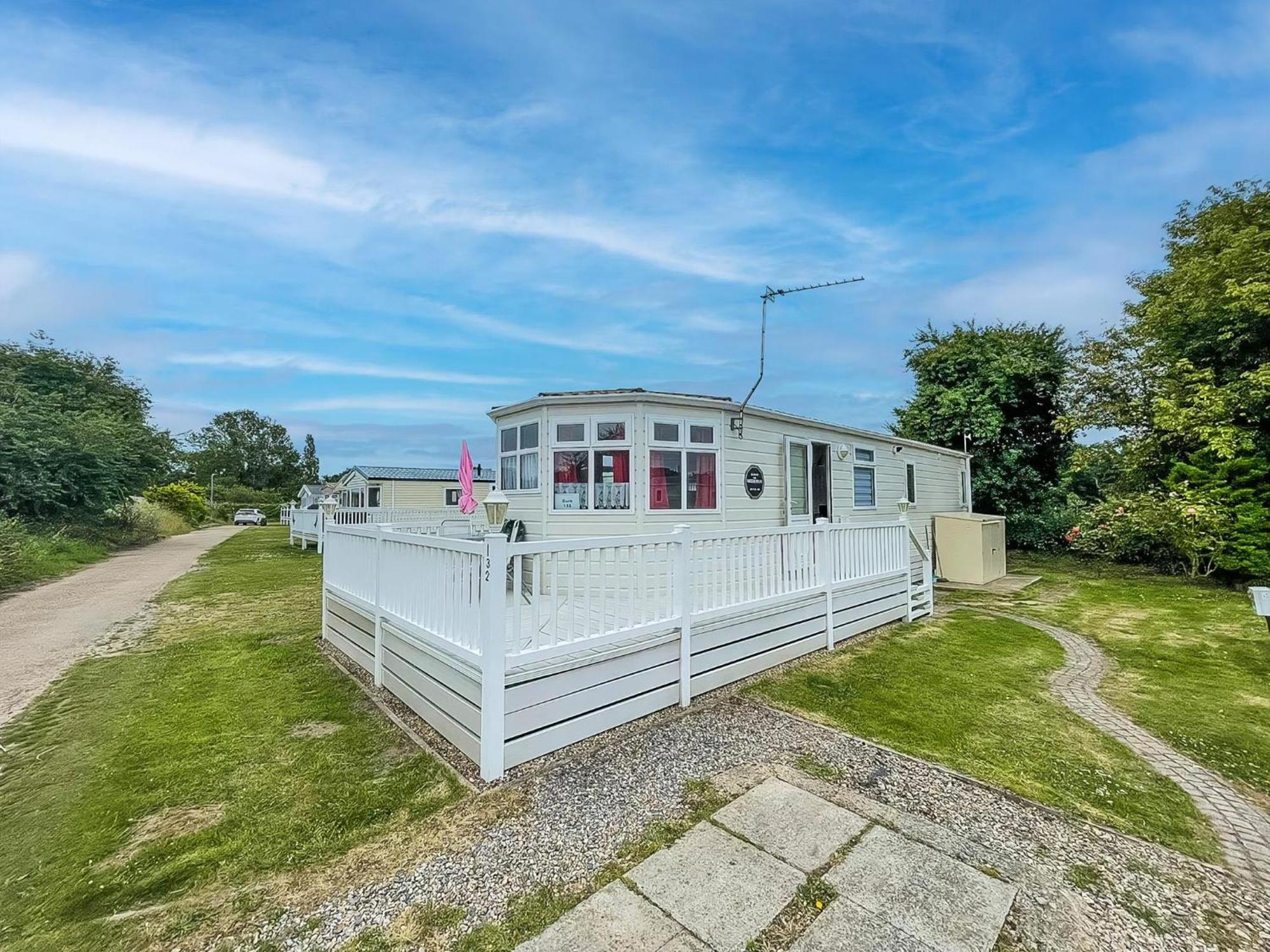 Great Dog Friendly Caravan To Hire With Field Views In Norfolk Ref 10132B Belton with Browston Exterior photo